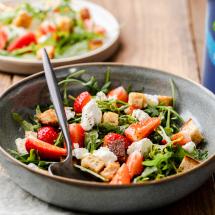 recette de la Salade de roquette, fraise et fromage frais de chèvre